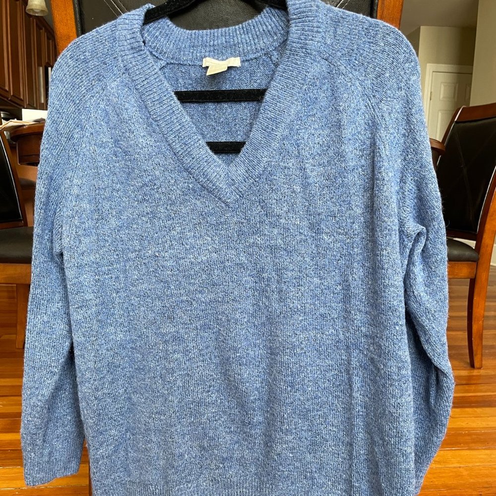 V neck light weight sweater
